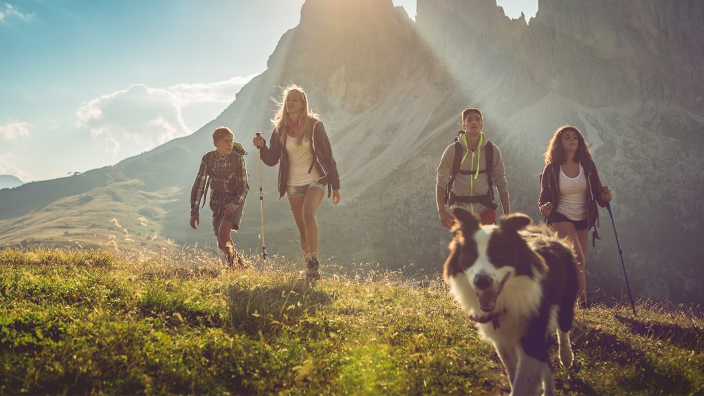 GI 525725426 Hiking Mountain 1920x1080 1