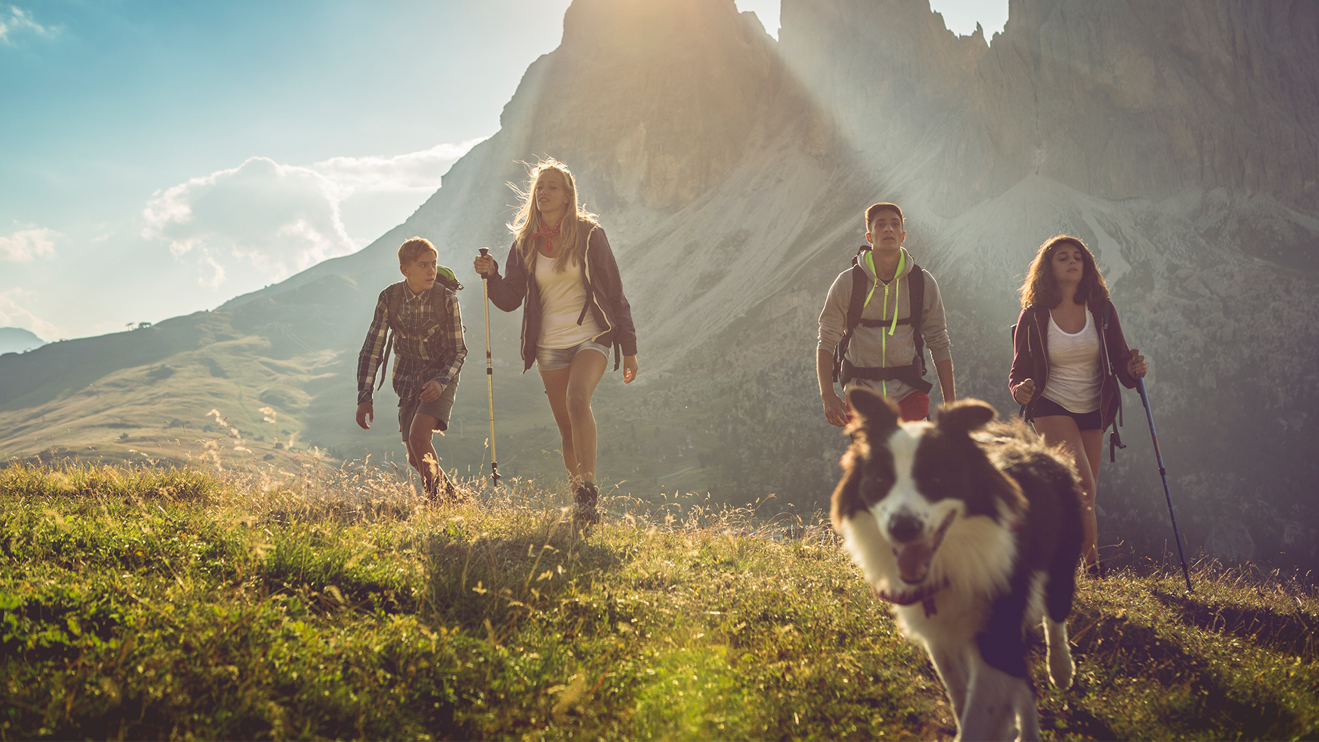 GI 525725426 Hiking Mountain 1920x1080 1